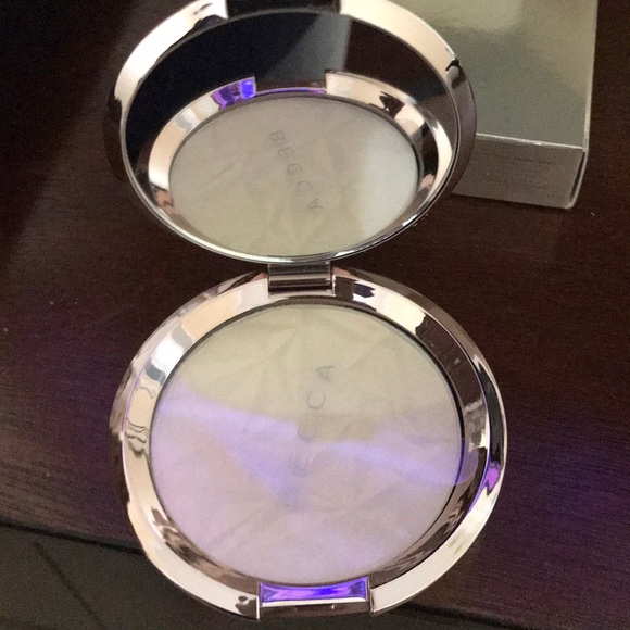 Shimmering skin perfector - Picture 2 of 3